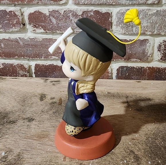 Dr. Taylor Alison Swift NYU Inspired Altered Moments Figurine - Picture 6 of 12